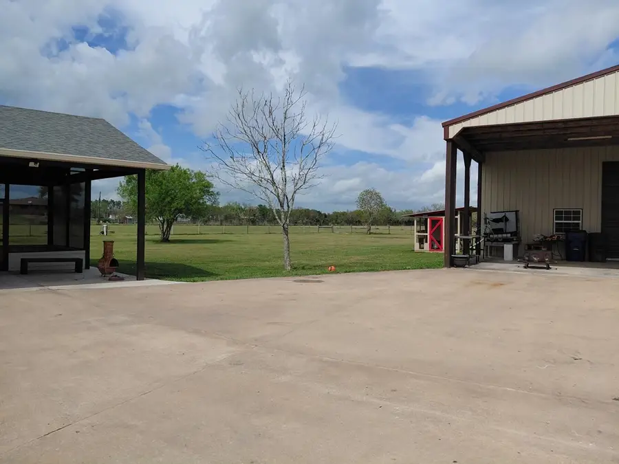 3831 County Road 211, Danbury, TX 77534 - #3