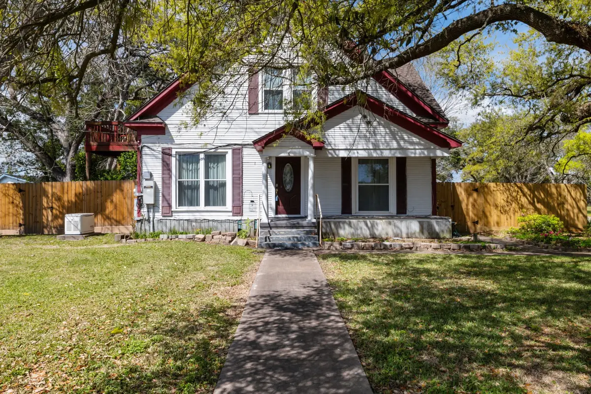 602 W Sealy Street, Alvin, TX 77511 - #1