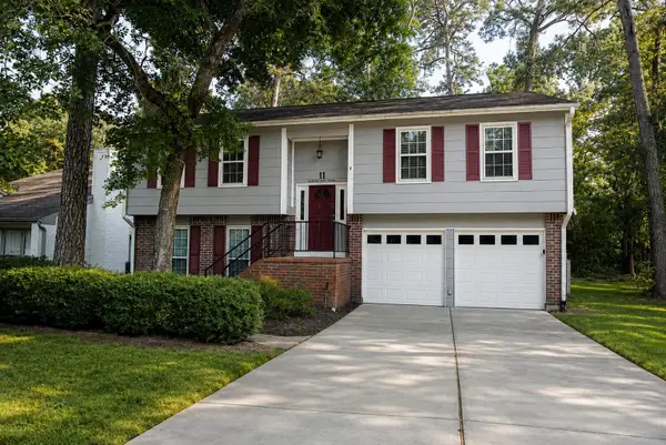 11 Hickory Oak Drive, The Woodlands, TX 77381