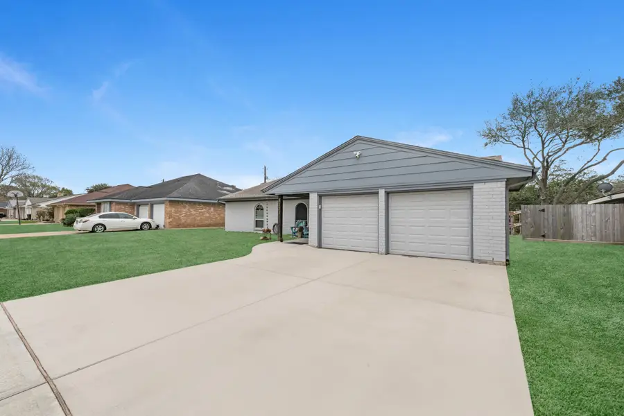 5121 Creekview Drive, La Porte, TX 77571 - Image #2