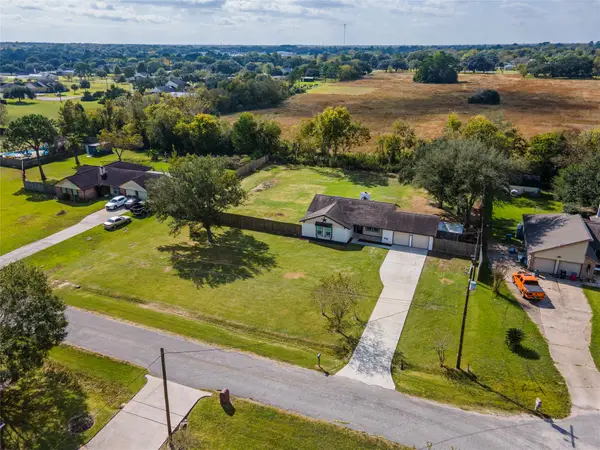 1695 County Road 965, Alvin, TX 77511