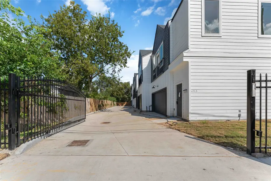4713 Mallow Street #A/B, Houston, TX 77033 - #2