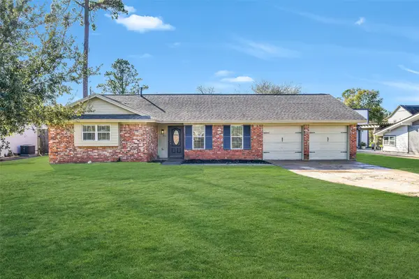 611 Baywood Street, Shoreacres, TX 77571