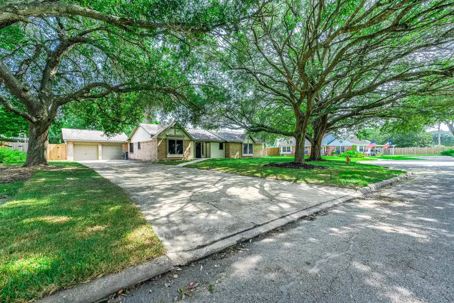 1908 Maxwell Circle, Alvin, TX 77511 - #2