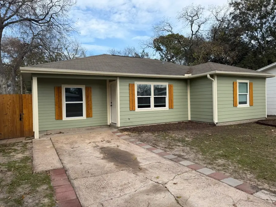 1010 15th Avenue N, Texas City, TX 77590 - #2