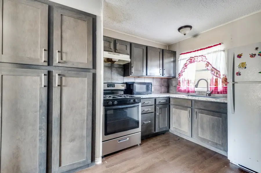 930 Shawnee Trace, Grand Prairie, TX 75051 - Image #2