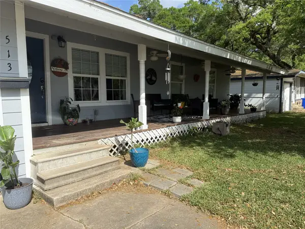 513 Magnolia Street, Lake Jackson, TX 77566