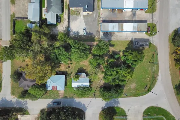 114 - 118 Commerce Street, Magnolia, TX 77355