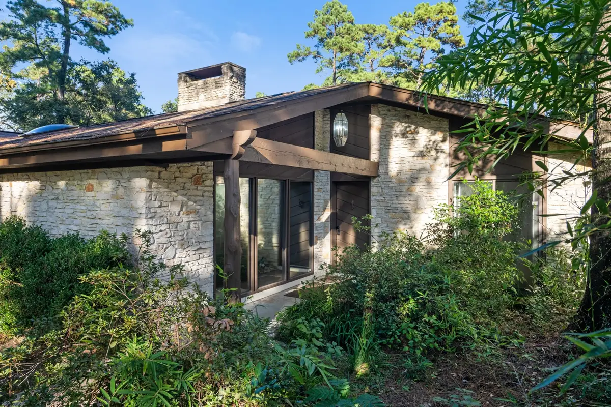 207 Wroxton Drive, Conroe, TX 77304 - Image #1