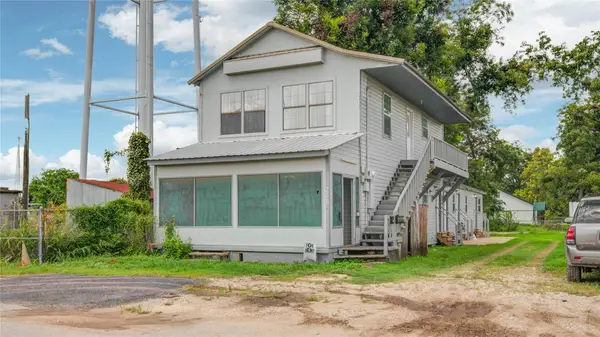 208 W 2nd Street, Sweeny, TX 77480