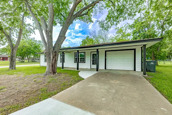 421 W Runk Street, Shiner, TX 77984
