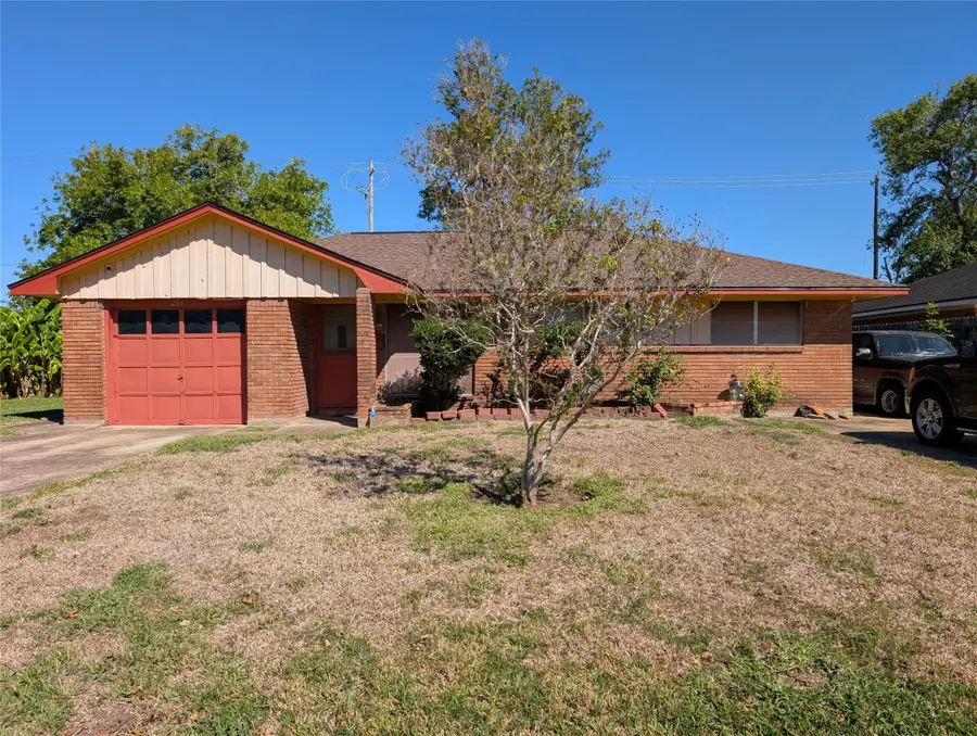 203 Mimosa Street, Lake Jackson, TX 77566 - Image #3