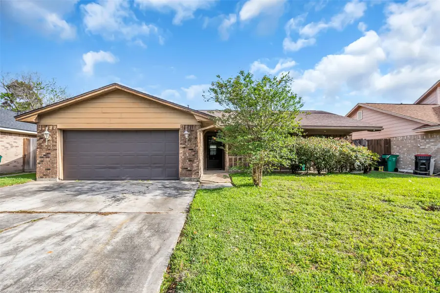 700 Briarclift Lane, Baytown, TX 77521 - #2