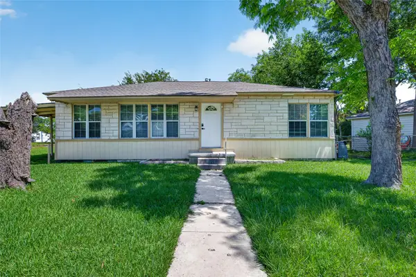 1221 Parkway Street, Baytown, TX 77520