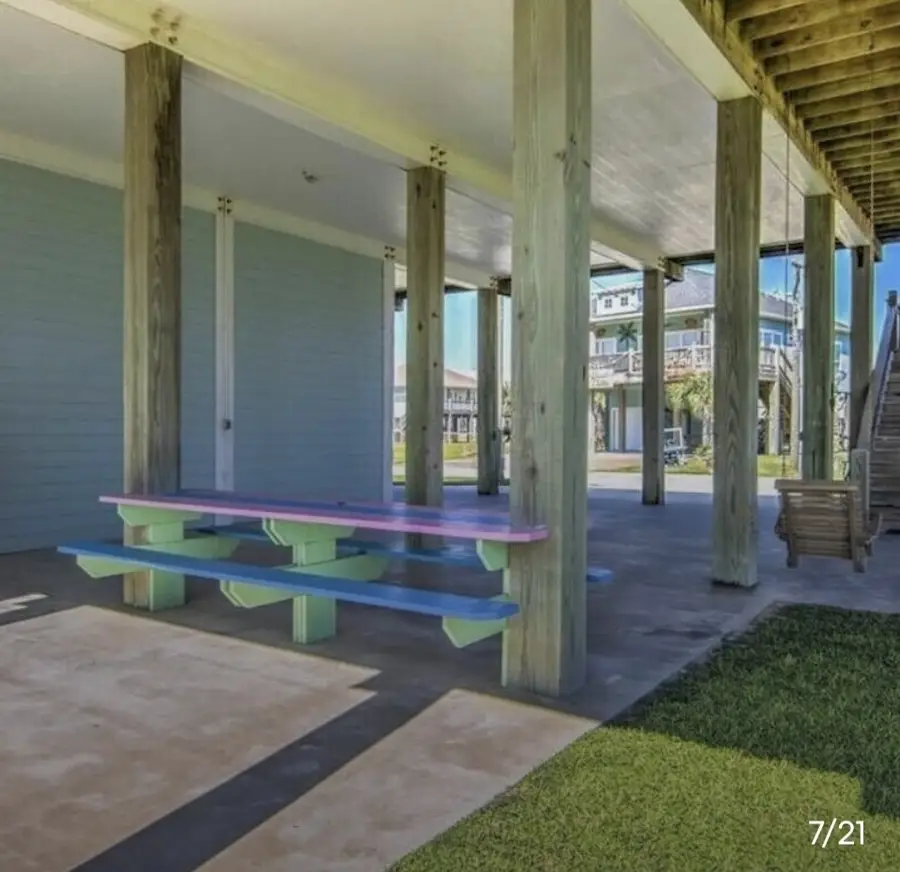 981 South Stingaree Drive, Crystal Beach, TX 77650 - #3