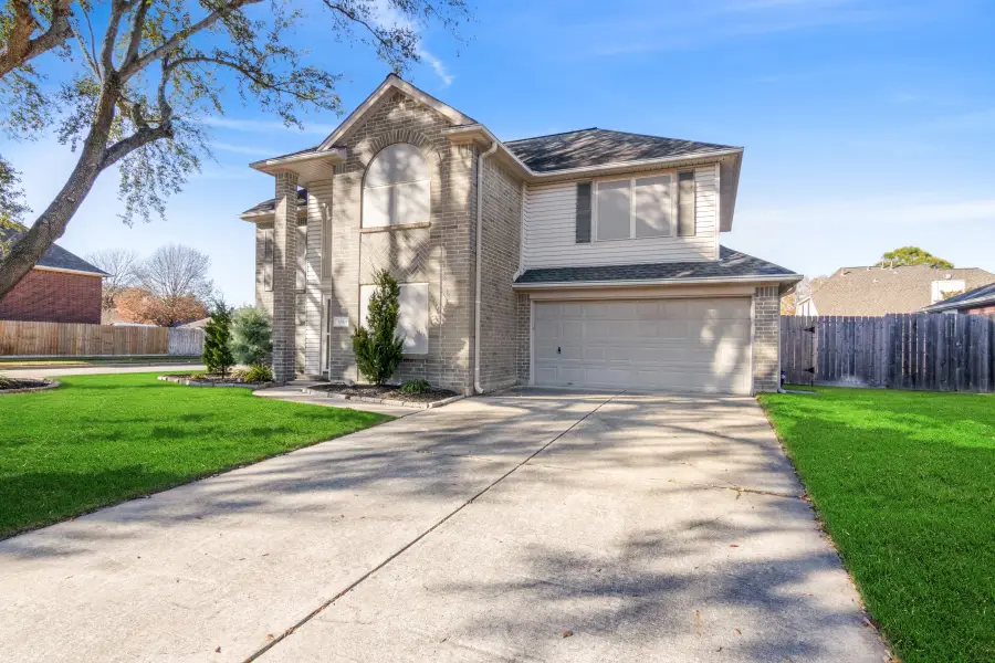 10901 N Spruce Drive N, La Porte, TX 77571 - #2