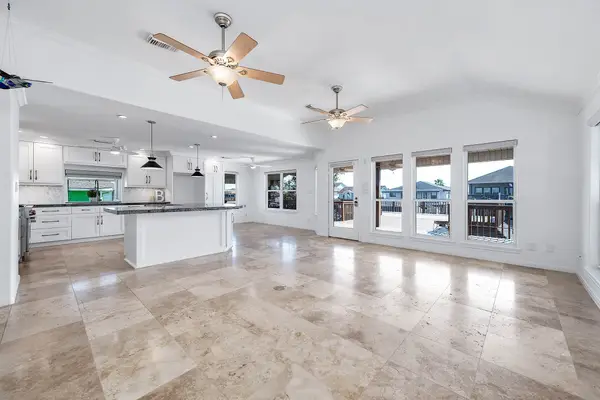 837 Marlin Street, Bayou Vista, TX 77563