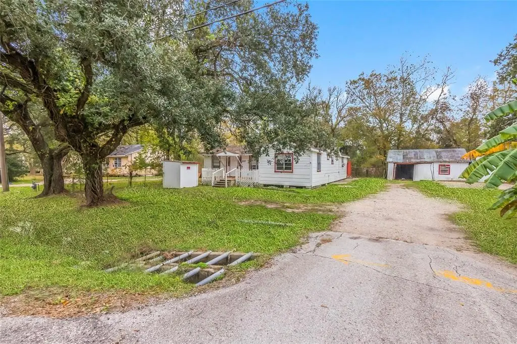 15517 Highway 6, Santa Fe, TX 77517 - #1