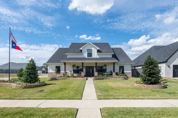 1 Greystone Court, Angleton, TX 77515