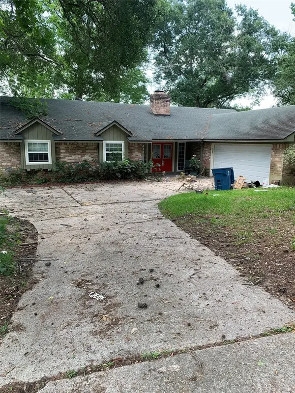 413 Brook Hollow Drive, Conroe, TX 77385