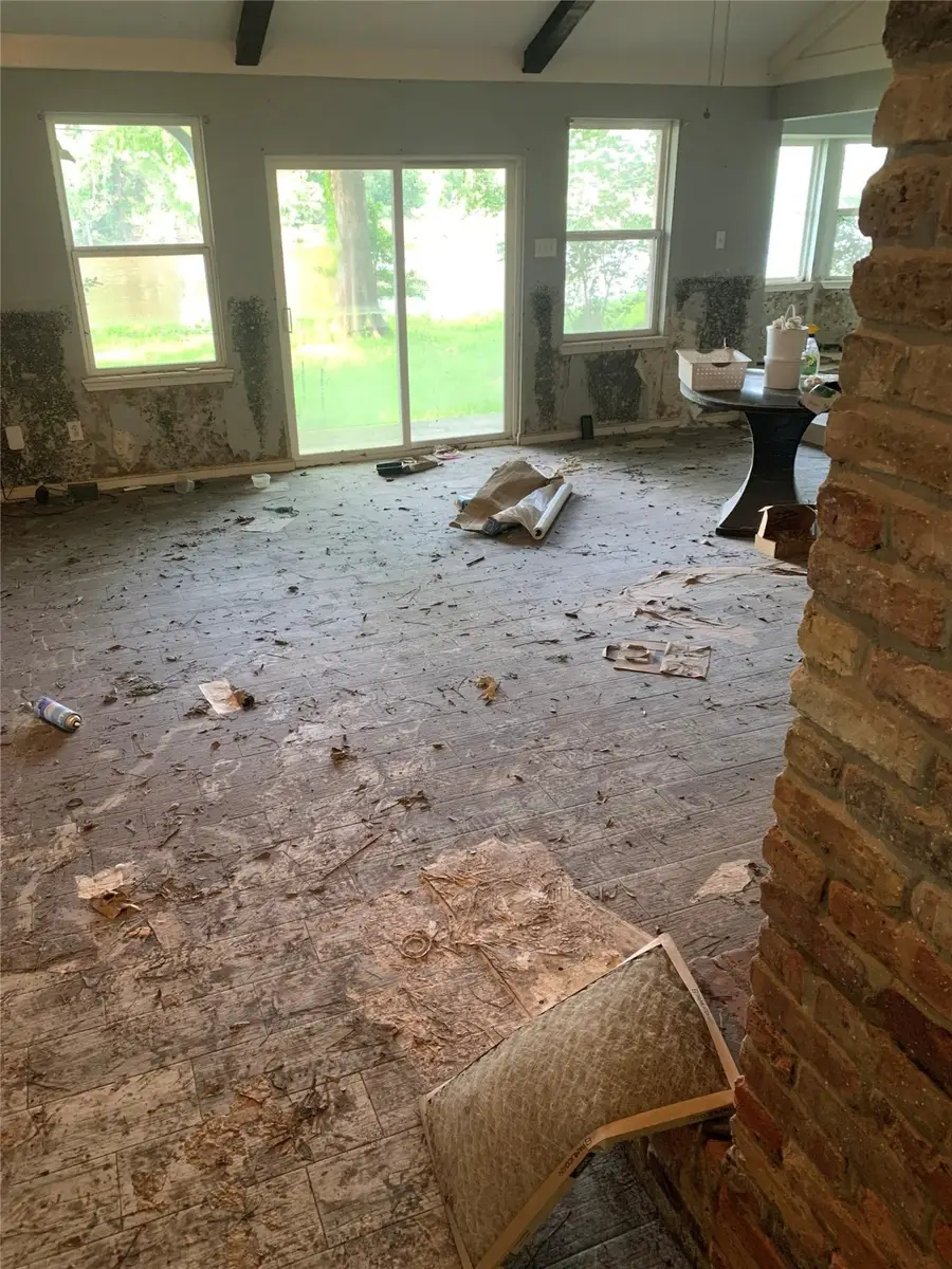 413 Brook Hollow Drive, Conroe, TX 77385 - Image #3