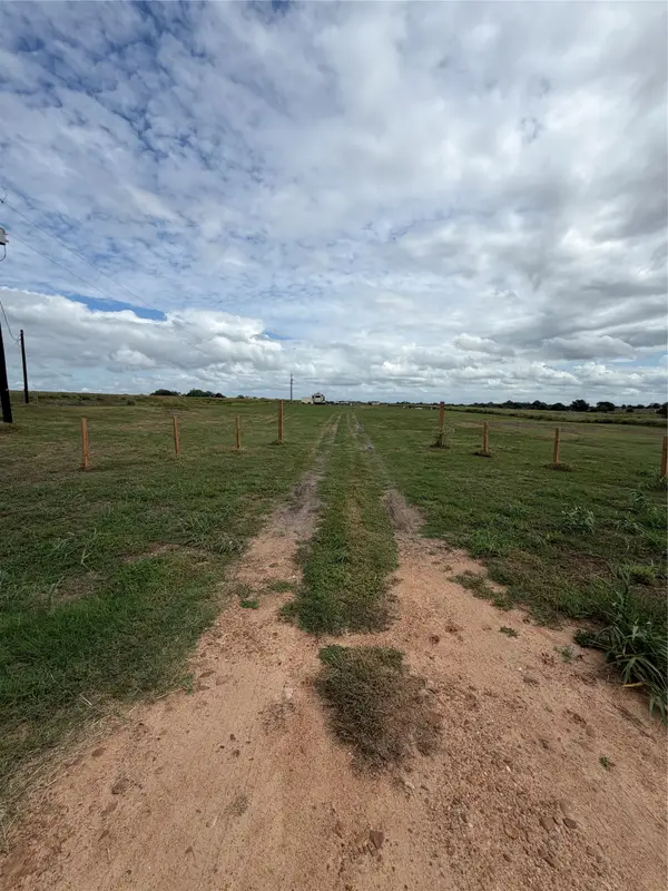 5501 Falke-heinrich Rd Road, Schulenburg, TX 78956