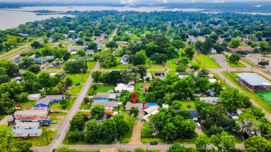 204 N 6th Street, Highlands, TX 77562 - #3
