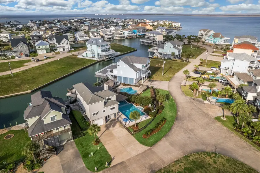 519 Westerly Drive, Tiki Island, TX 77554 - #2