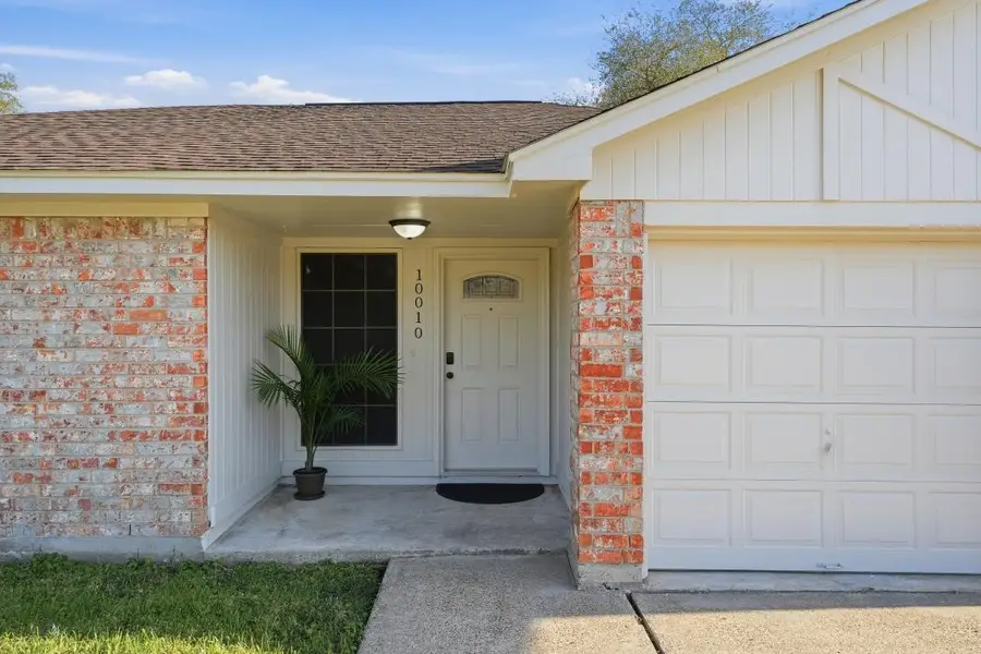 10010 Winding Trail Road, La Porte, TX 77571 - Image #3