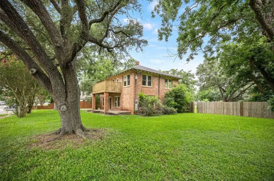 212 W Alabama Street, Wharton, TX 77488 - #3
