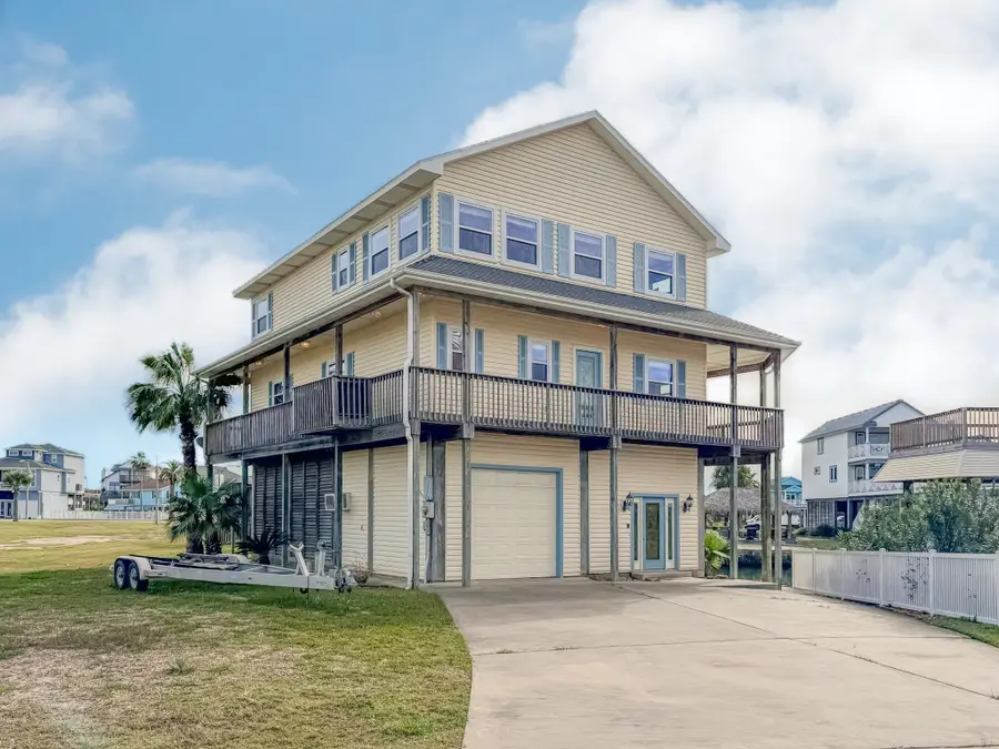 1303 Tiki Drive, Tiki Island, TX 77554 - Image #2