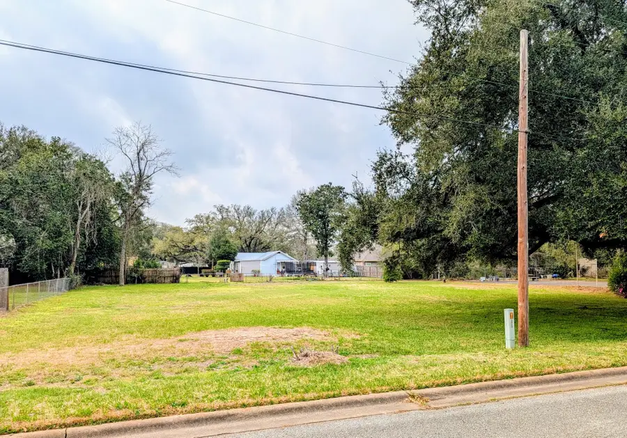 000 Yupon Street, Liberty, TX 77575 - #3