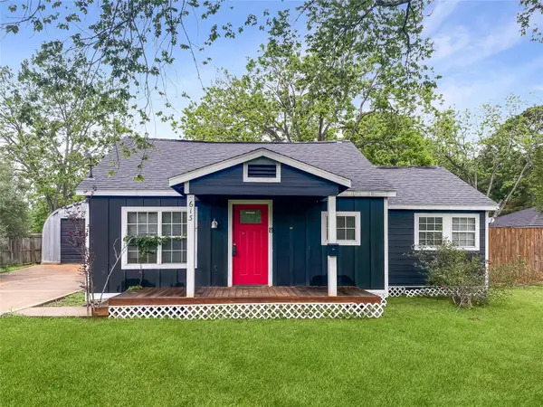 613 E Wilkins Street, Angleton, TX 77515