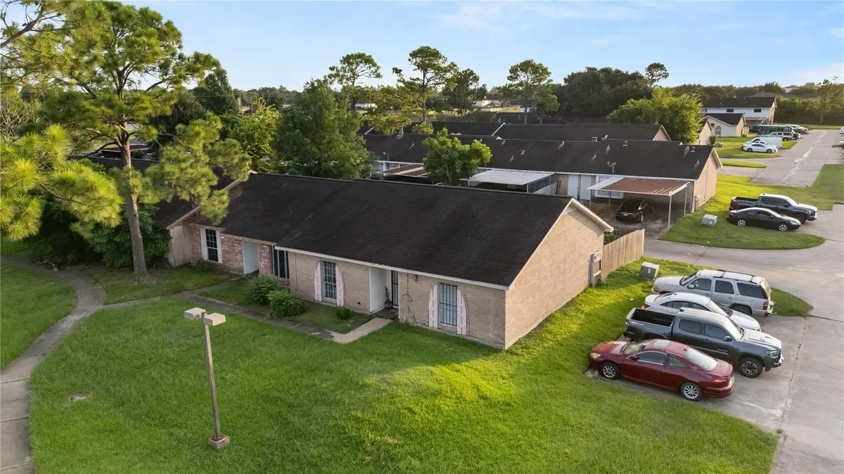 6913 Chasewood Drive, Missouri City, TX 77489 - Image #1