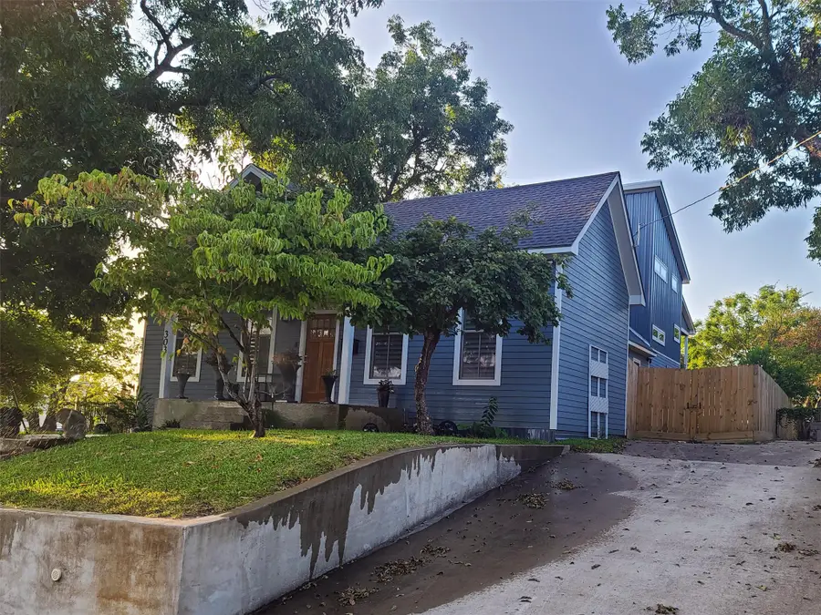 303 W Alamo Street, Brenham, TX 77833 - #2