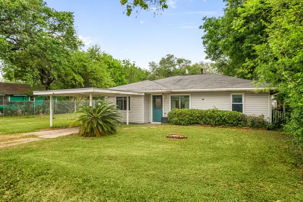 2312 6th Avenue N, Texas City, TX 77590