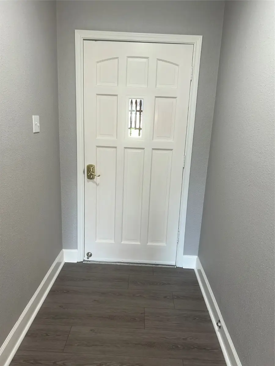 304 E Dumble Street, Alvin, TX 77511 - Image #3