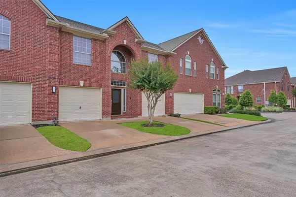 1408 S Friendswood Drive #202, Friendswood, TX 77546