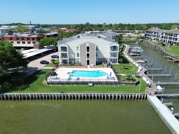 205 Yacht Club Lane #205, Seabrook, TX 77586