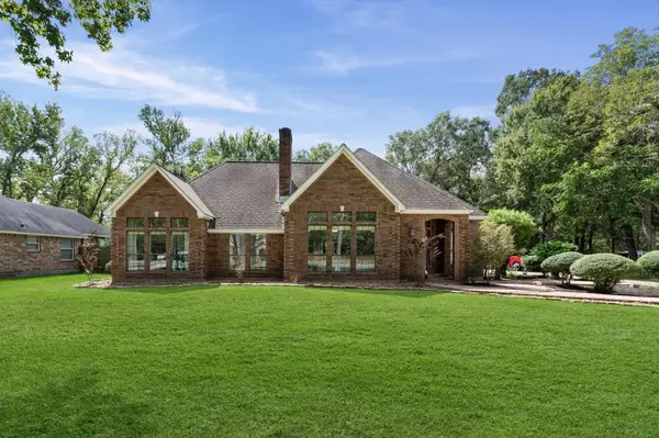 205 Oetken W, Anahuac, TX 77514