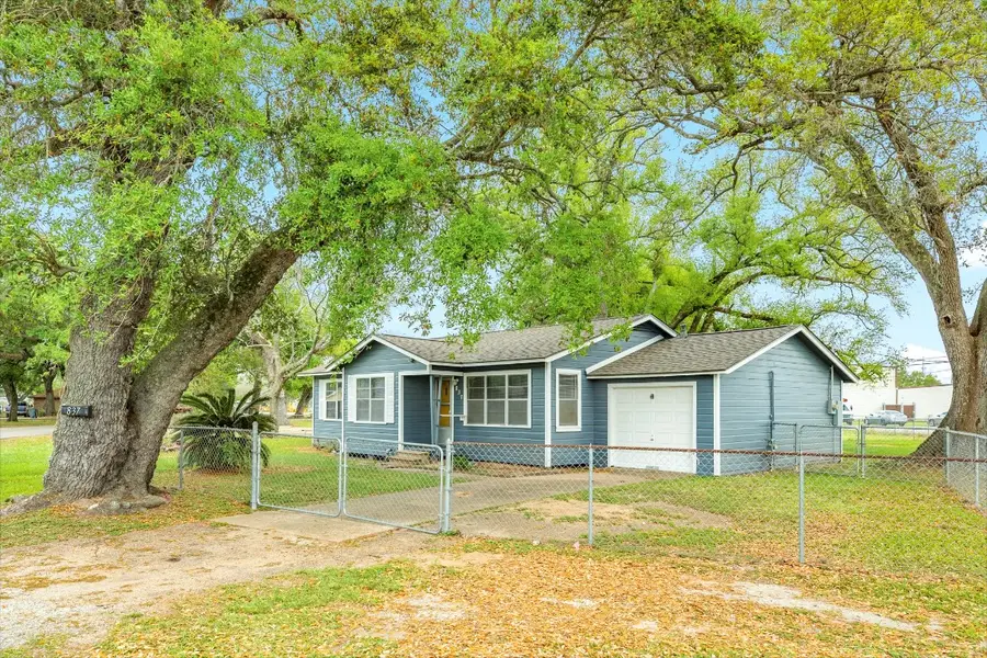 837 Pin Money Street, Clute, TX 77531 - #3