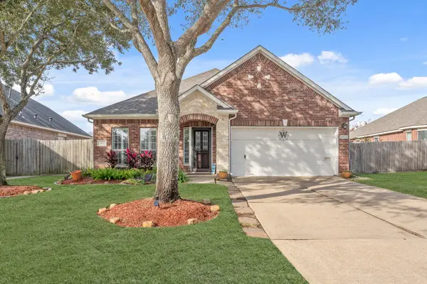 1910 Highland Point Court, Pearland, TX 77581