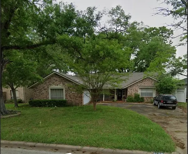 1430 Green Briar Drive, Huntsville, TX 77340