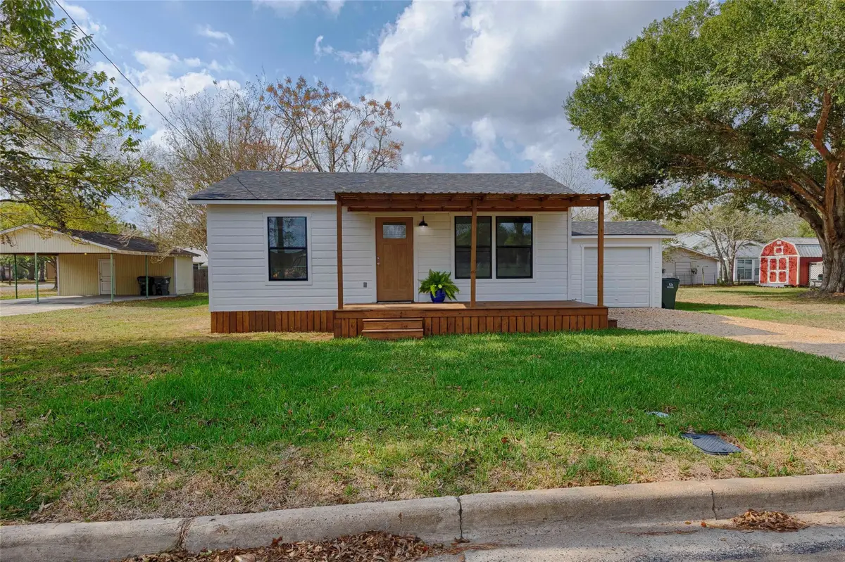 314 S Ridge Street, Hallettsville, TX 77964 - Image #1