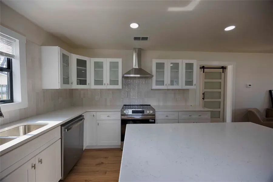 314 S Ridge Street, Hallettsville, TX 77964 - Image #3