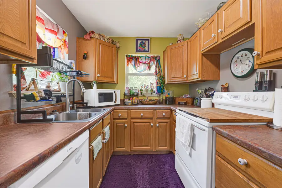 1008 E Houston Street, Highlands, TX 77562 - #2