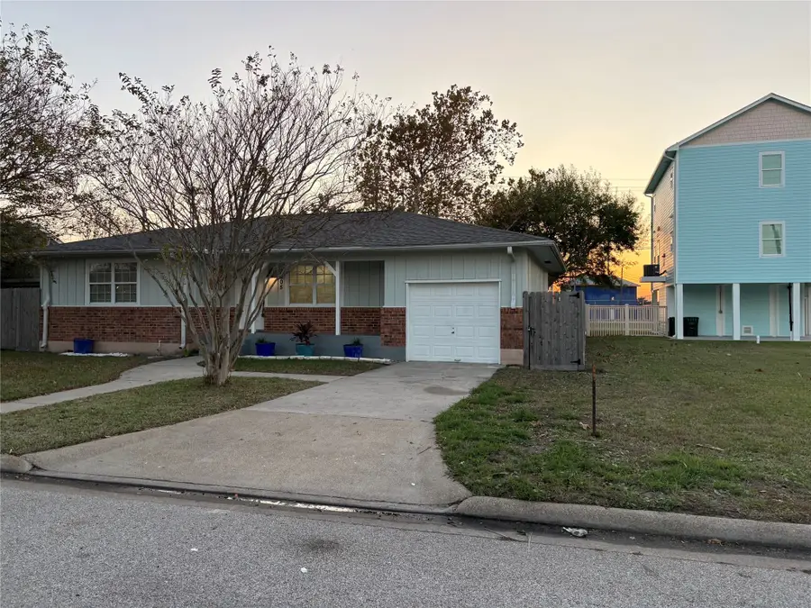 3205 Kleinmann Avenue, Galveston, TX 77551 - Image #2