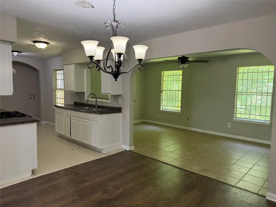 5535 Elmlawn Drive, Houston, TX 77033 - #2