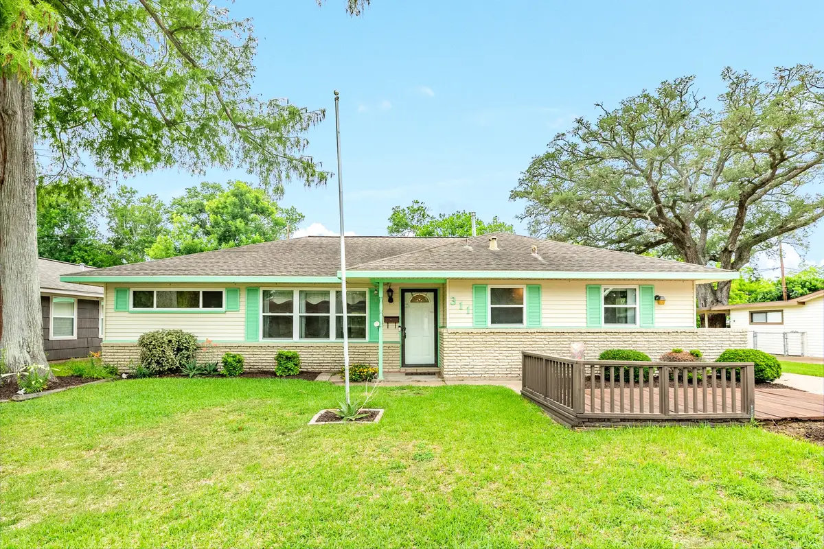311 Carnation Street, Lake Jackson, TX 77566 - #1