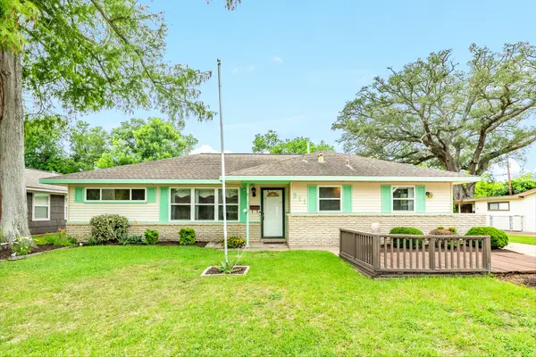 311 Carnation Street, Lake Jackson, TX 77566